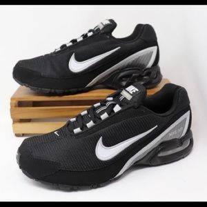 Men’s size 10 Nike torch 3 running shoe